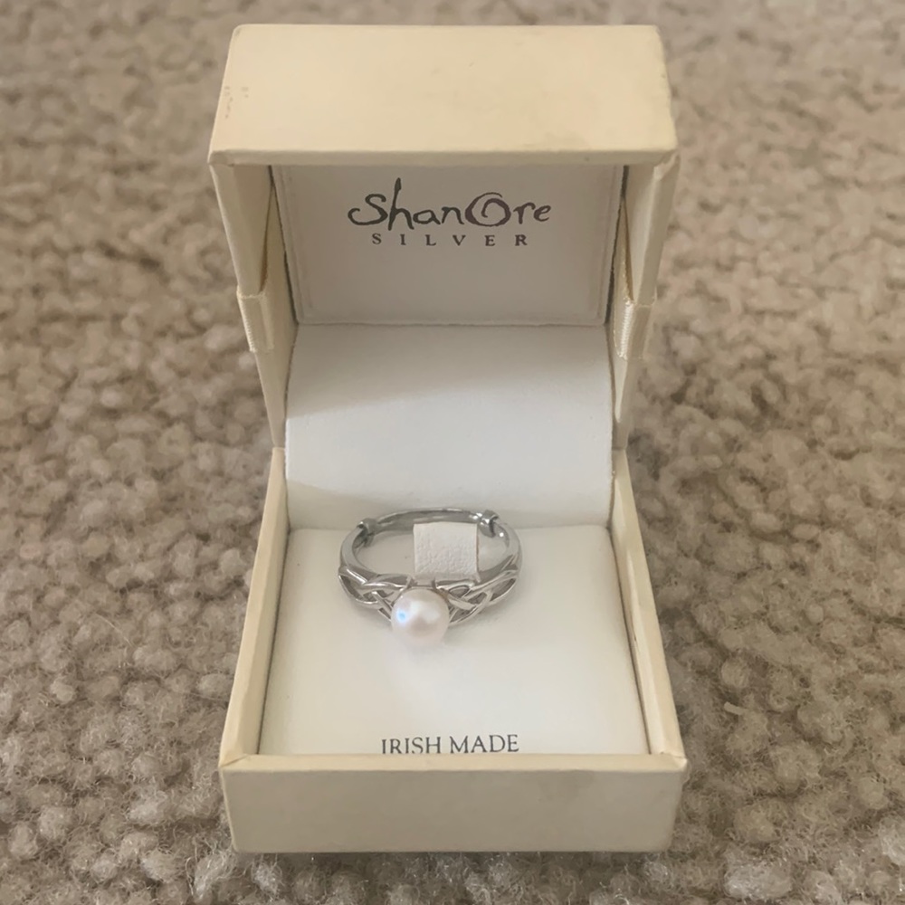 Pearl, sterling silver ring size 8